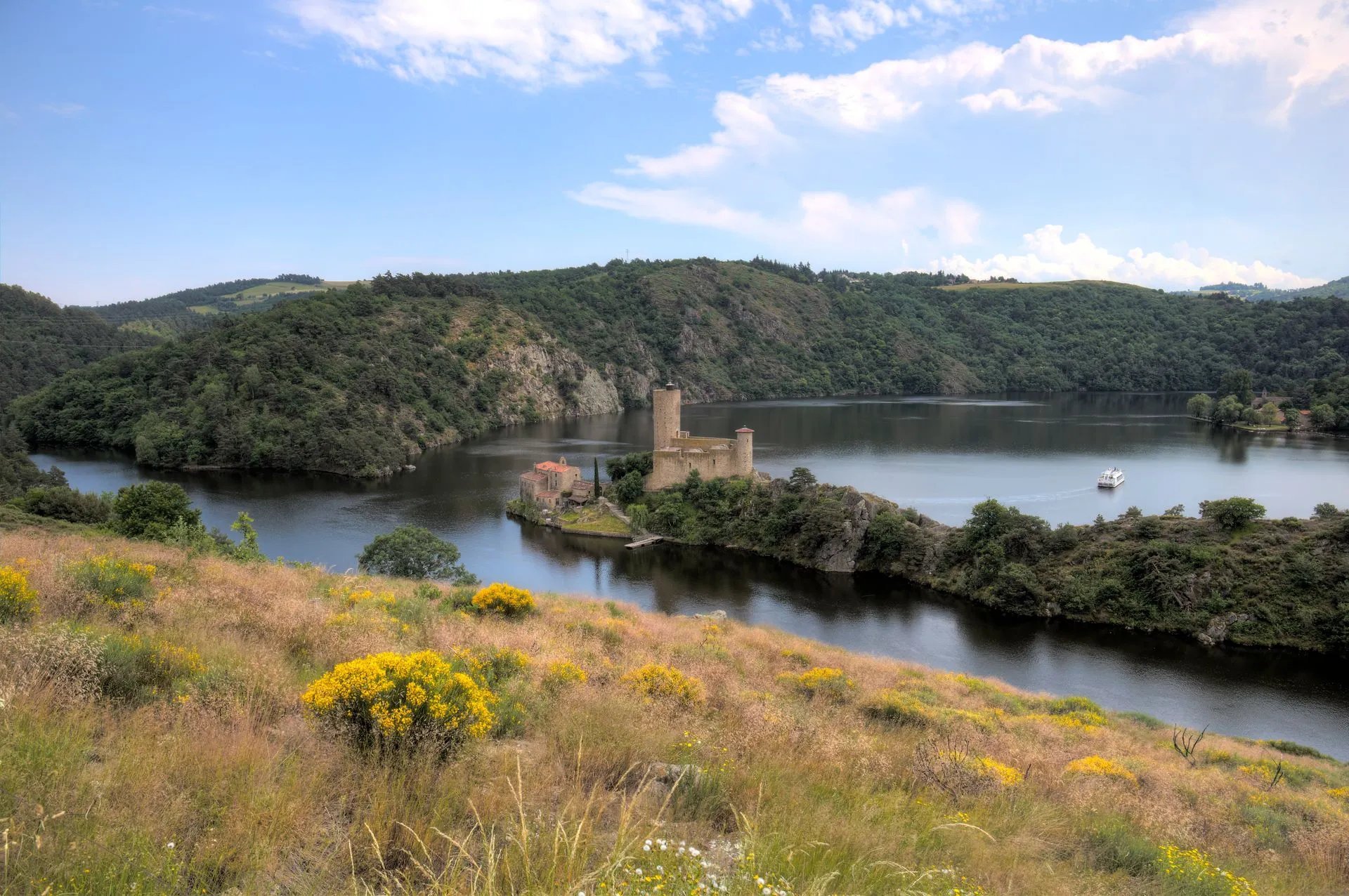 Gorges de la Loire et lac de Grangent